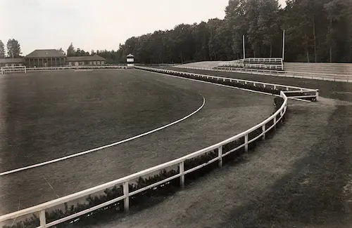 Tribüne am Hauptfeld 1972